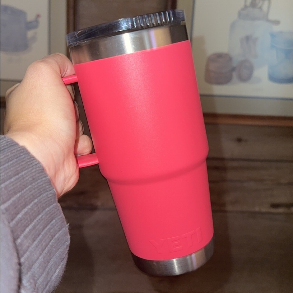 YETI  Rambler 25 oz Mug with Straw Lid in Rare Bimini Pink 🦩🦩🦩